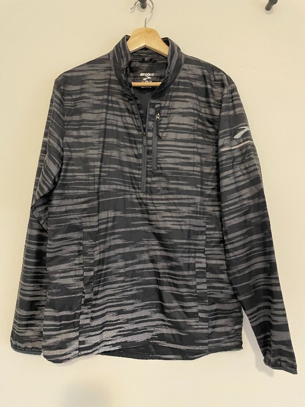 Brooks Lightweight Running Jacket – Size S